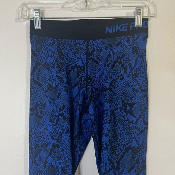 Nike Pro Dri Fit Black Blue Snakeskin Print Cropped Capri Athletic Pants - Picture 3 of 11